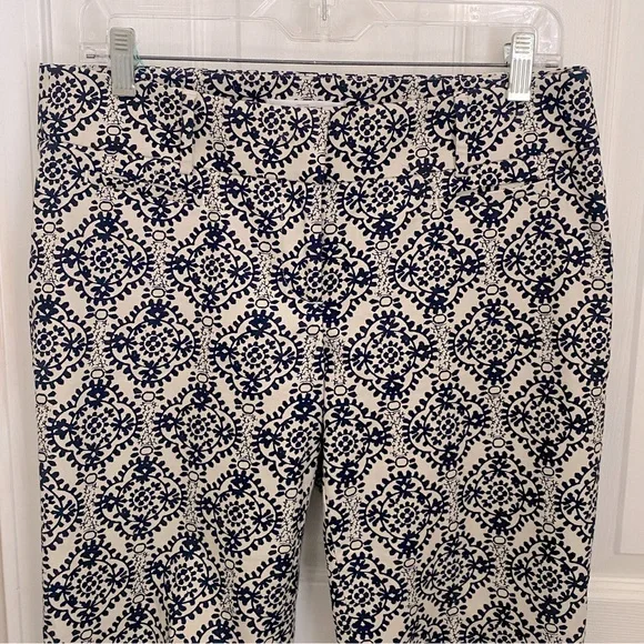 LOFT Like New Cream and Black Patterned Marisa Riviera Cropped Pant - Picture 3 of 7